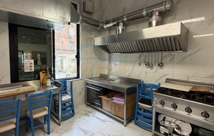 Tirane, jepet me qera ambjent biznesi Kati 0, 78 m² 1.300 € (Sheshi Willson)