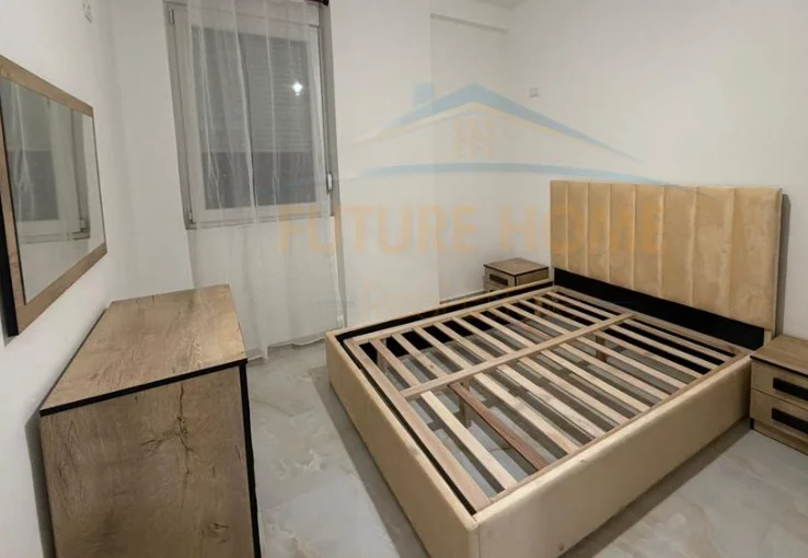 Tirane, jepet me qera apartament 1+1+ Parkim, Kati 3, 62 m² 450 € (Astir)