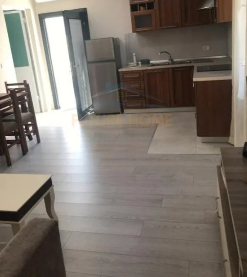 Tirane, jepet me qera apartament 1+1+Parkim, Kati 1, 60 m² 423 € (Ish Tregu Elektrik)