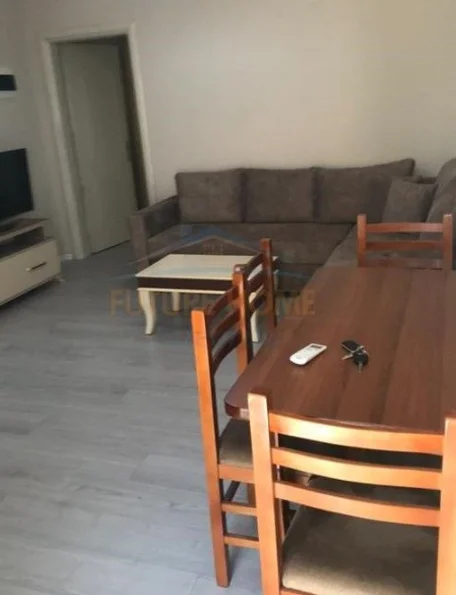 Tirane, jepet me qera apartament 1+1+Parkim, Kati 1, 60 m² 423 € (Ish Tregu Elektrik)