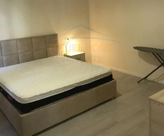 Tirane, jepet me qera apartament 1+1+Parkim, Kati 1, 60 m² 423 € (Ish Tregu Elektrik)