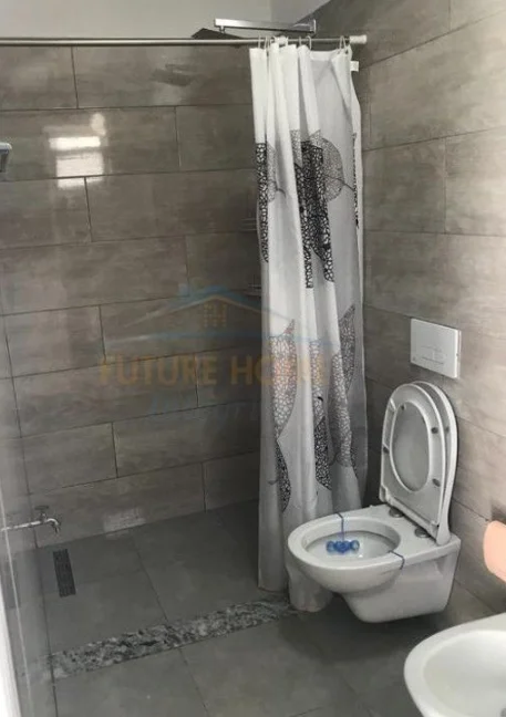 Tirane, jepet me qera apartament 1+1+Parkim, Kati 1, 60 m² 423 € (Ish Tregu Elektrik)