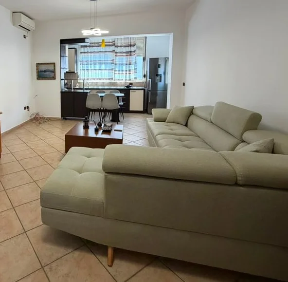 Tirane, jap me qera apartament 2+1+2+ Ballkon, Kati 3, 95 m² 650 € (21 Dhjetori)