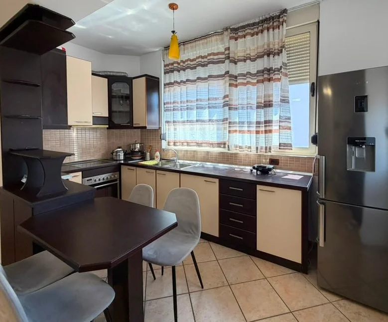 Tirane, jap me qera apartament 2+1+2+ Ballkon, Kati 3, 95 m² 650 € (21 Dhjetori)