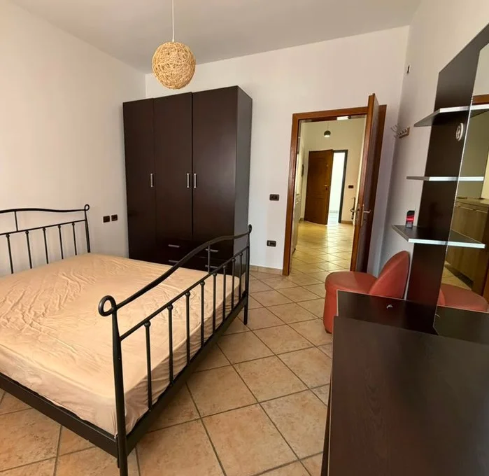 Tirane, jap me qera apartament 2+1+2+ Ballkon, Kati 3, 95 m² 650 € (21 Dhjetori)