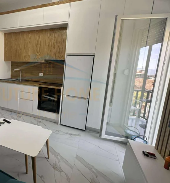 Tirane, jepet me qera Garsoniere , Kati 2, 28 m² 250 € (Kombinat)