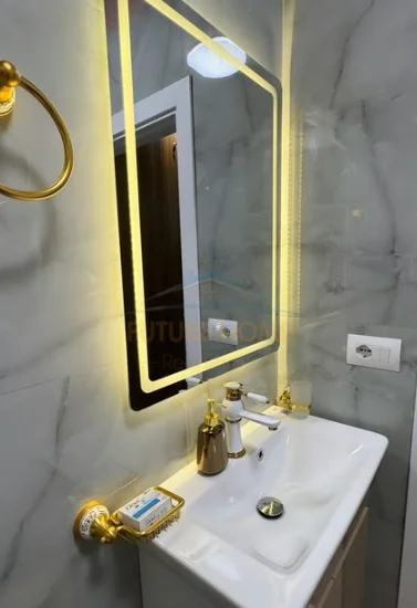 Tirane, jepet me qera Garsoniere , Kati 8, 42 m², 350 € (Frosina Plaku)