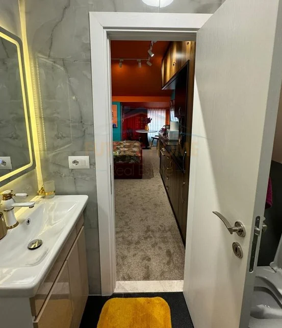 Tirane, jepet me qera Garsoniere , Kati 8, 42 m², 350 € (Frosina Plaku)