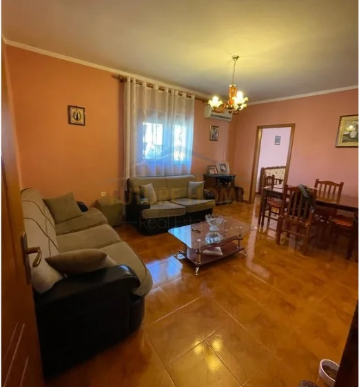 Tirane, jepet me qera apartament 2+1 Kati 2, 75 m² 499 € (Ish Parku Autobuzave)