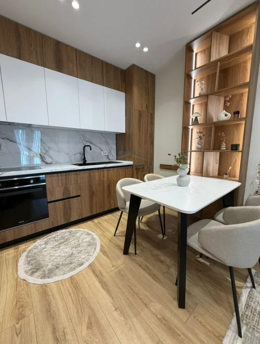 Tirane, jepet me qera apartament 2+1 Kati 7, 82 m² 800 € (Don Bosko)