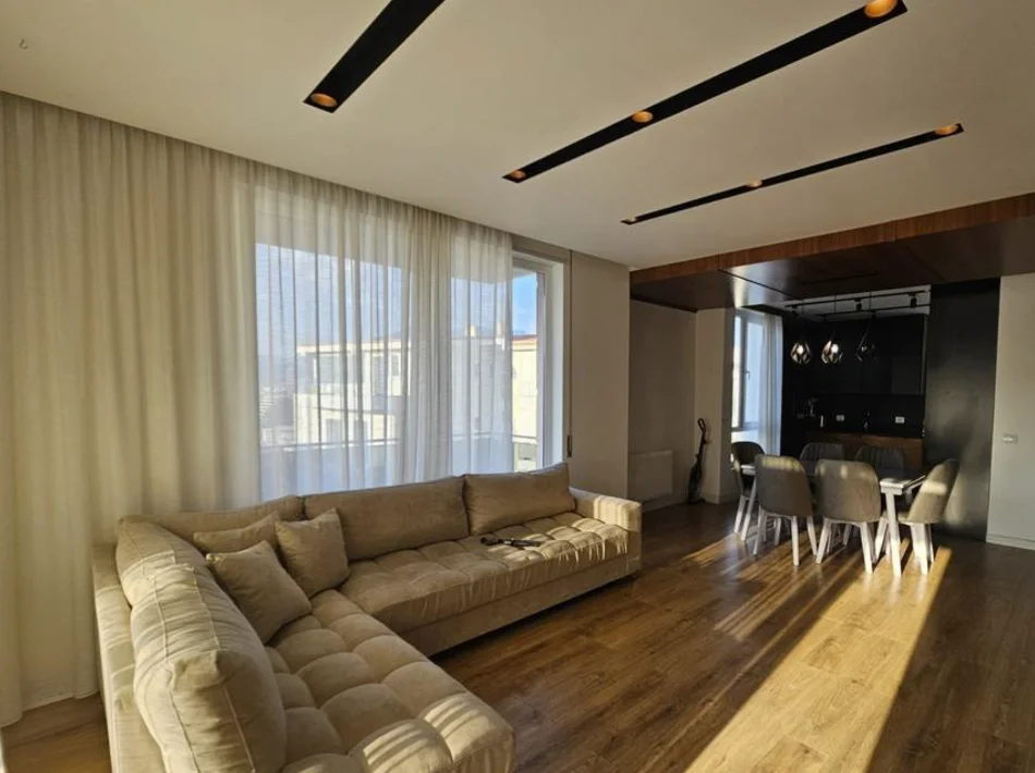 Tirane, jepet me qera apartament 3+1 Kati 3, 145 m² 1.000 € (PRANE KOPSHTIT BOTANIK)