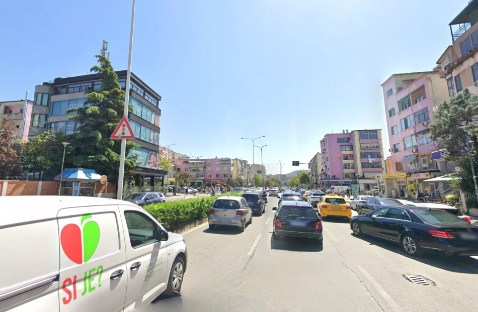 Tirane, jepet me qera zyre Kati 3, 65 m² 750 € (21 Dhjetori)