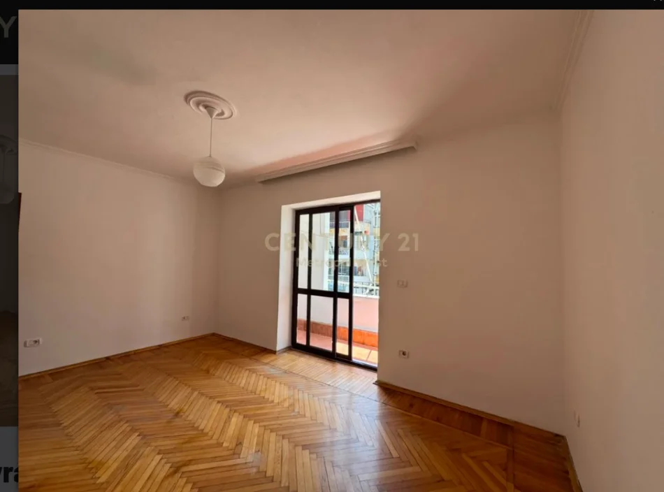 Tirane, jepet me qera apartament 1+1 Kati 2, 68 m² 800 € 