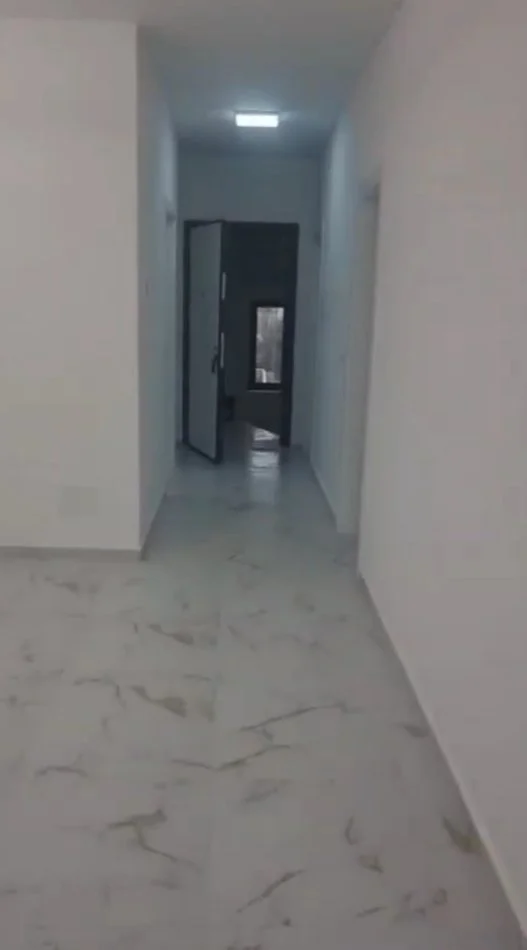 Tirane, jepet me qera zyre Kati 1, 120 m² 700 € 