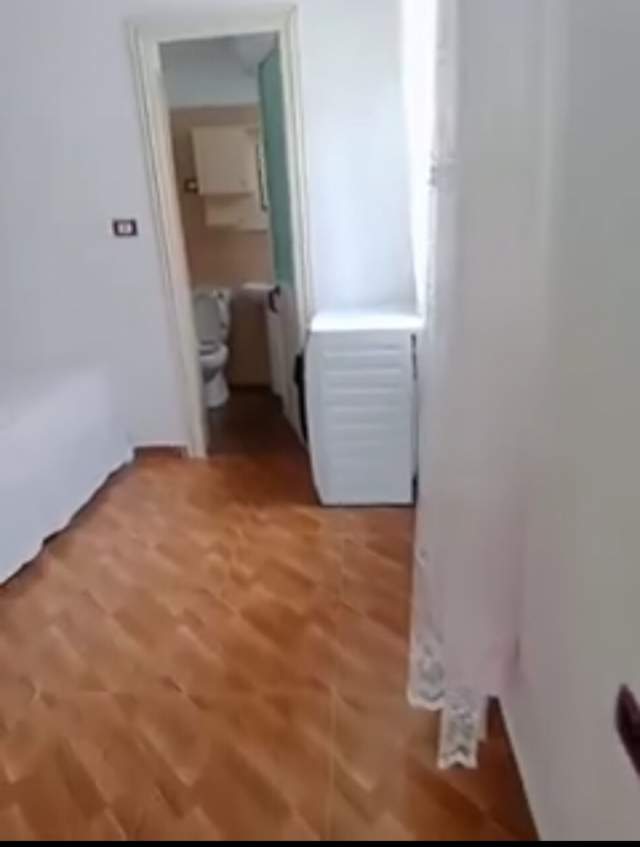 Tirane, jap me qera shtepi 1+1 Kati 1, 20.000 Leke (Rruga Jordan Misja)