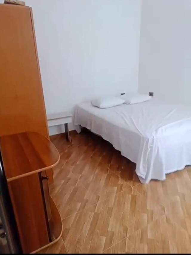 Tirane, jap me qera shtepi 1+1 Kati 1, 20.000 Leke (Rruga Jordan Misja)