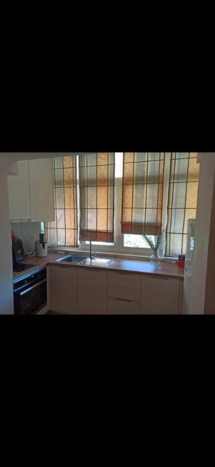 Tirane, jepet me qera apartament 1+1 Kati 2, 61 m² 380 € (perballe me pallatin e T.Doshit))