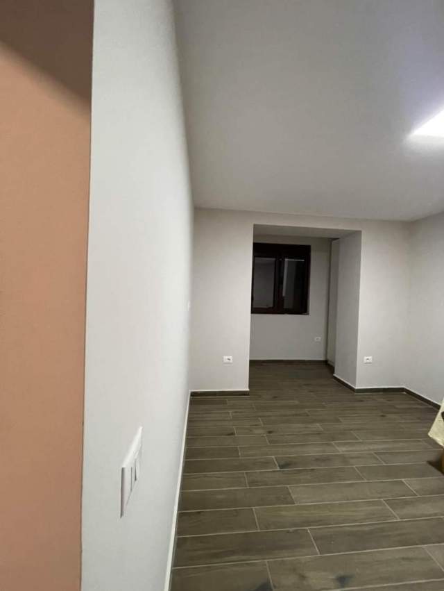 Korce, jepet me qera apartament Kati 5, 65 m² 200 Euro