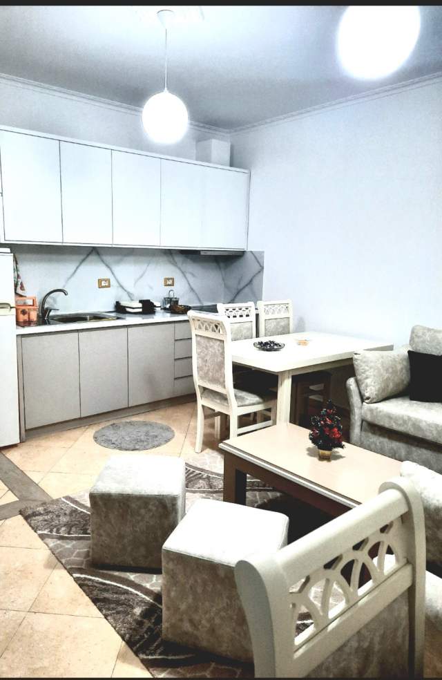 Tirane, jepet me qera apartament 1+1+BLK Kati 2, 60 m² 420 Euro (Rruga Lord Bajron  kryqezimin me Rrugen Dritan Hox)