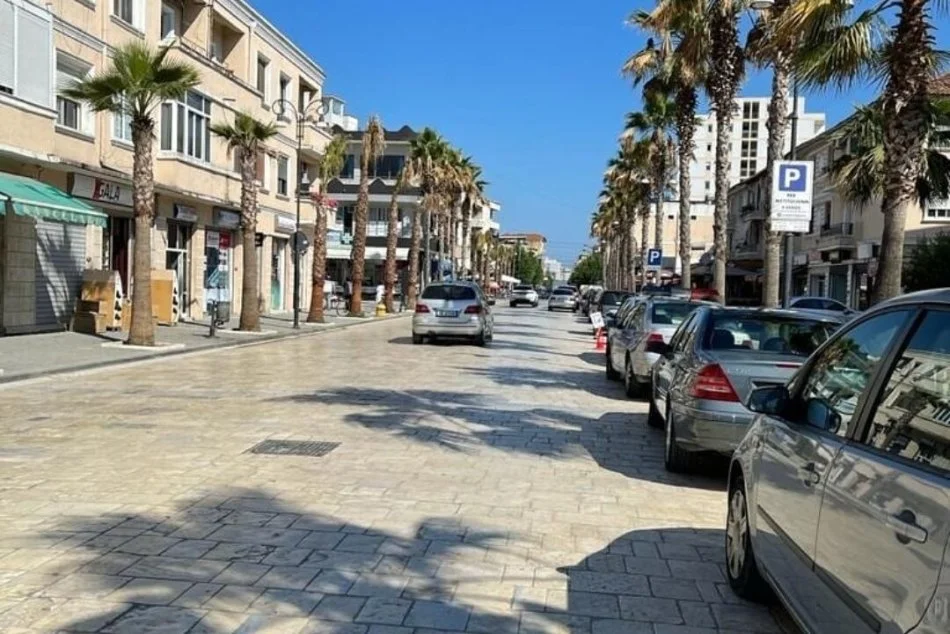 Kavaje, shitet dyqan Kati 2, 78 m² 235.500 € (perballe bashkise Kavaje)