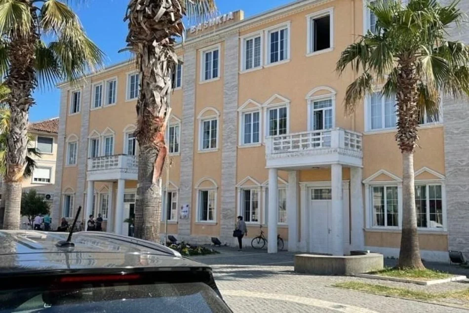 Kavaje, shitet dyqan Kati 2, 78 m² 235.500 € (perballe bashkise Kavaje)