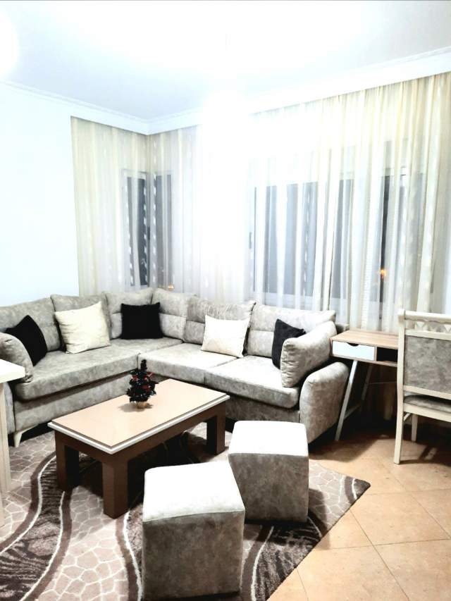 Tirane, jepet me qera apartament 1+1+BLK Kati 2, 60 m² 400 Euro (Rruga Lord Bajron  kryqezimin me Rrugen Dritan Hox)