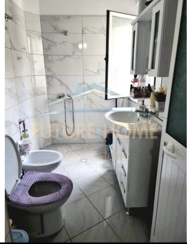 Tirane, jepet me qera apartament 1+1+BLK Kati 2, 60 m² 420 Euro (Rruga Lord Bajron  kryqezimin me Rrugen Dritan Hox)