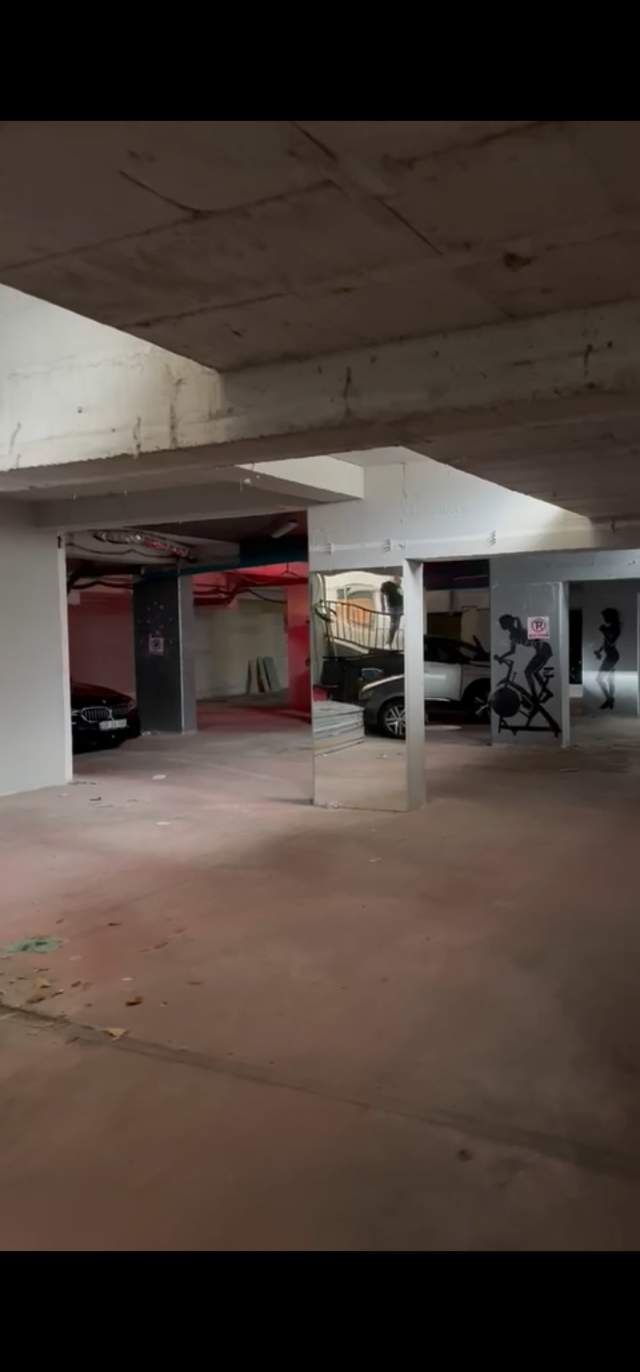 Tirane, shitet garazh Kati -1, 20.000 Euro (Vasil shanto)