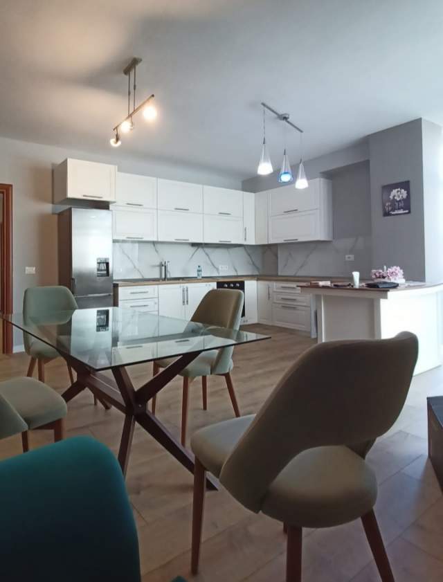 Tirane, jepet me qera apartament 2+1 Kati 2, 101 m² 500 Euro (Jordan Misja)