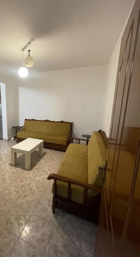 Tirane, jepet me qera Vile 1+1 Kati 2, 60 m² 30.000 Leke (Mbrapa Pallatit te Sportit)