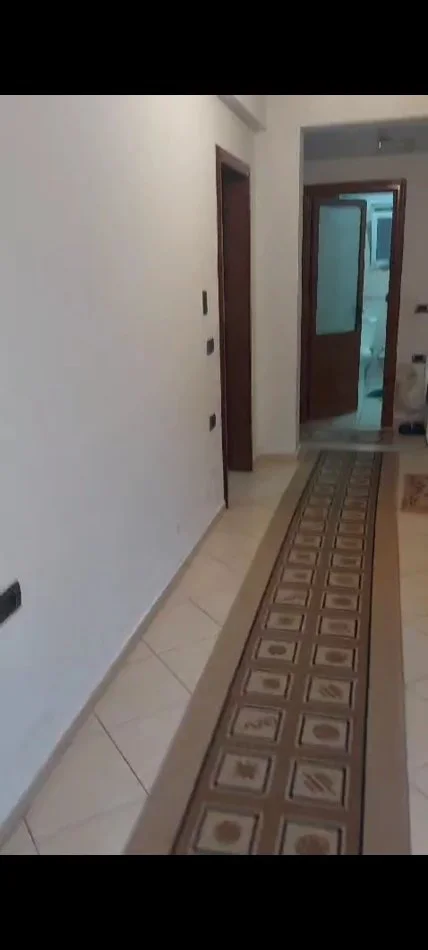 Tirane, jepet me qera Vile 2+1 Kati 1, 110 m² 400 € (Rruga stacioni I Trenit)