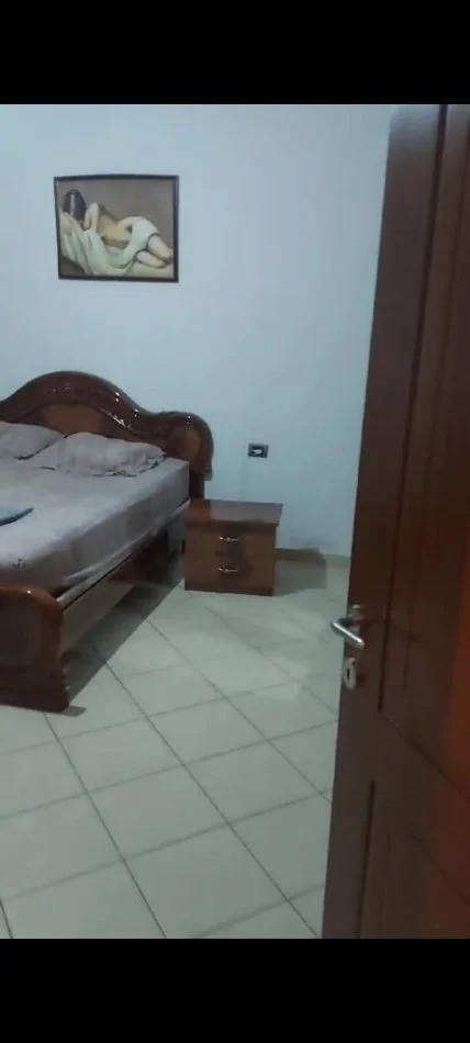 Tirane, jepet me qera Vile 2+1 Kati 1, 110 m² 400 € (Rruga stacioni I Trenit)