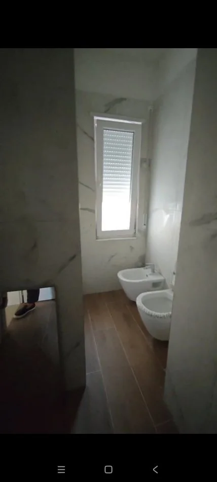 Tirane, jepet me qera apartament 1+1+Aneks+Ballkon Kati 2, 550 m² (Rruga Kosovarëve)