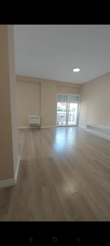 Tirane, jepet me qera apartament 2+1+Ballkon Kati 2, 95 m² 850 € (Rruga e Kosovareve)
