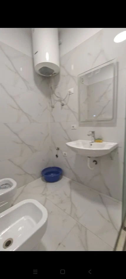 Tirane, jepet me qera apartament 2+1+Ballkon Kati 2, 95 m² 850 € (Rruga e Kosovareve)