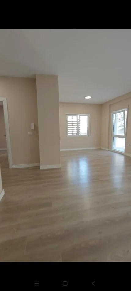 Tirane, jepet me qera apartament 2+1+Ballkon Kati 2, 95 m² 850 € (Rruga e Kosovareve)