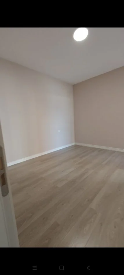 Tirane, jepet me qera apartament 2+1+Ballkon Kati 2, 95 m² 850 € (Rruga e Kosovareve)