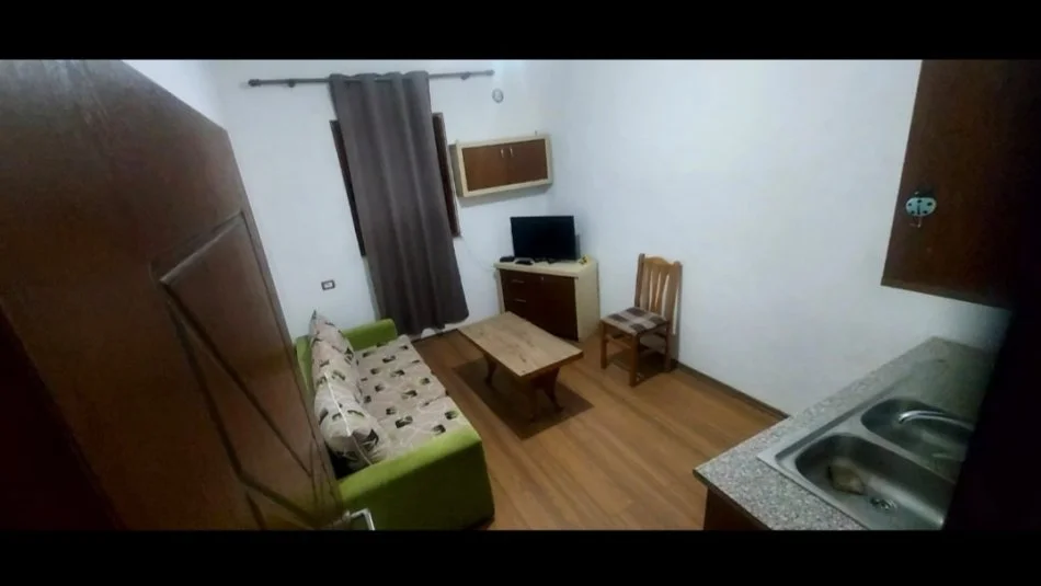 Tirane, jepet me qera Vile 1+1 Kati 3, 45 m² 250 € (Aleksander hobdari)