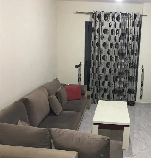 Tirane, jepet me qera Vile 1+1+Ballkon Kati 3, 64 m² (5 min nga Hotel DEA, Vilat Gjermane