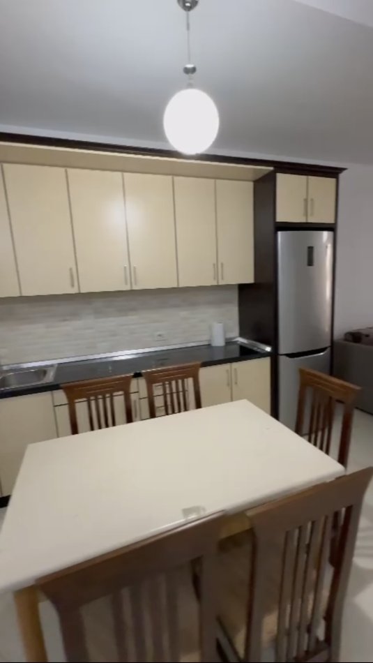 Tirane, jepet me qera apartament 1+1+Ballkon Kati 3, 61 m² 350 € (Rruga dajtit)