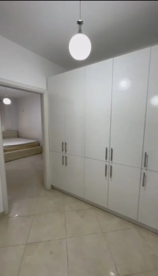 Tirane, jepet me qera apartament 1+1+Ballkon Kati 3, 61 m² 350 € (Rruga dajtit)