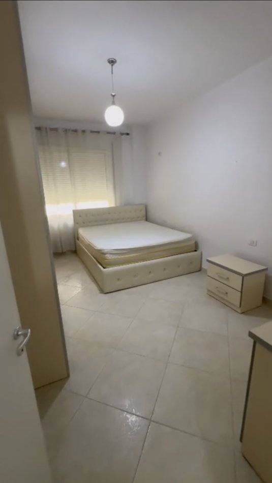 Tirane, jepet me qera apartament 1+1+Ballkon Kati 3, 61 m² 350 € (Rruga dajtit)