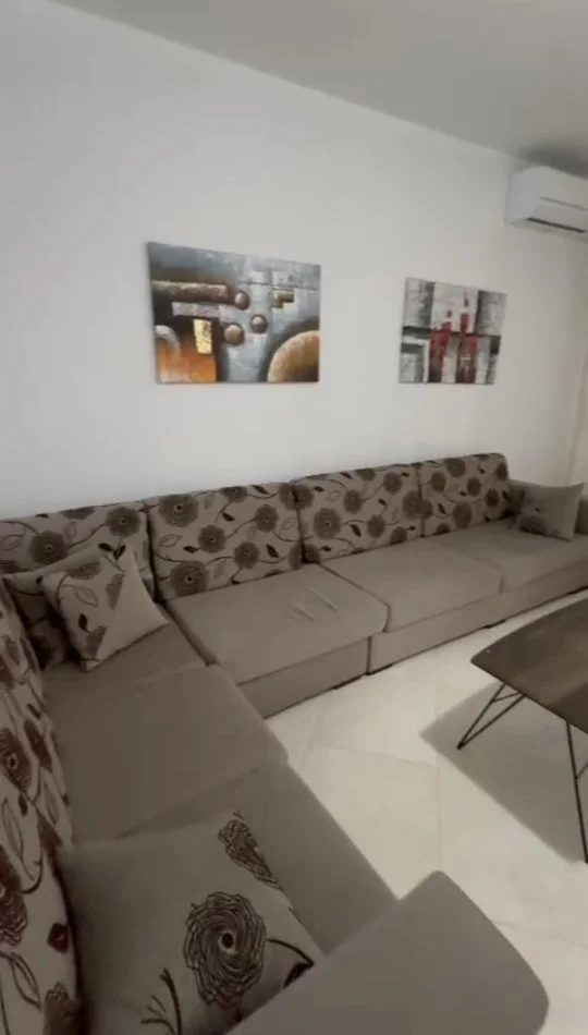 Tirane, jepet me qera apartament 1+1+Ballkon Kati 3, 61 m² 350 € (Rruga dajtit)