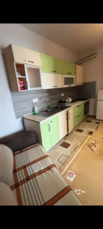 Tirane, jepet me qera apartament 1+1+Ballkon Kati 2, 60 m² 200 € (qyteti studenti)