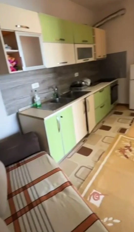 Tirane, jepet me qera apartament 1+1+Ballkon Kati 2, 60 m² 200 € (oso kuka)