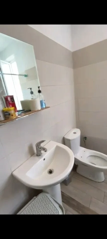 Tirane, jepet me qera apartament 1+1+Ballkon Kati 2, 60 m² 200 € (qyteti studenti)