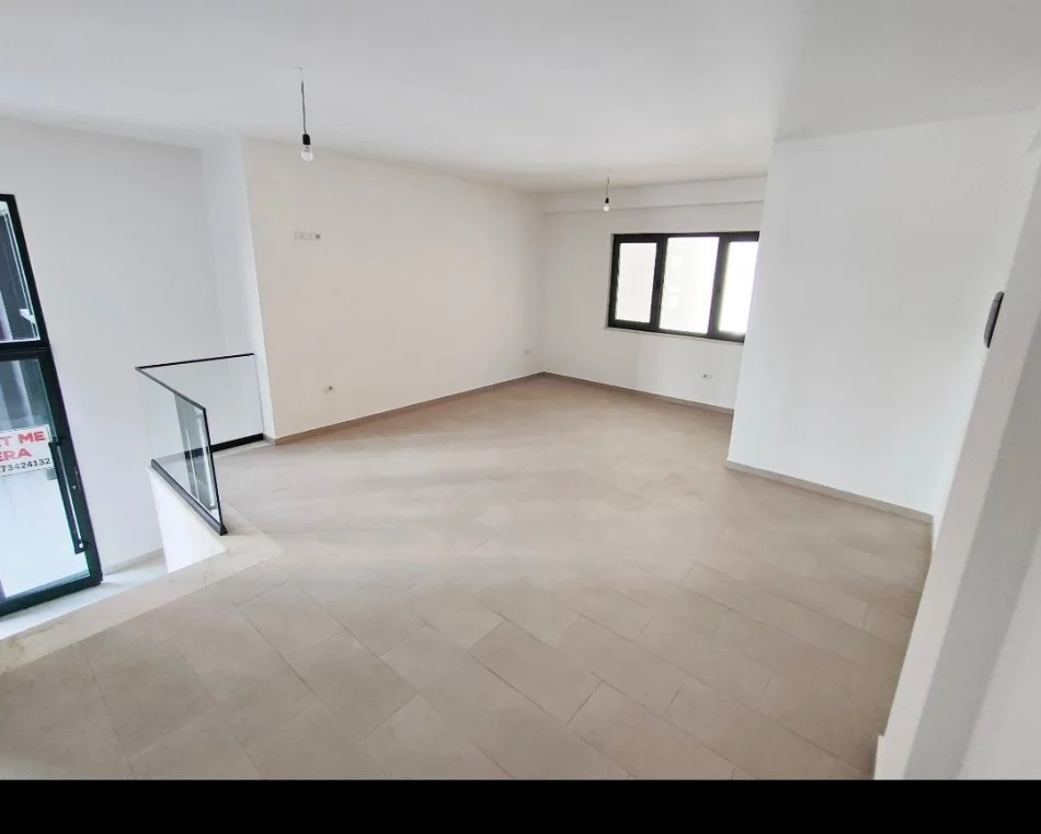 Tirane, shitet dyqan Kati 1, 45 m² 