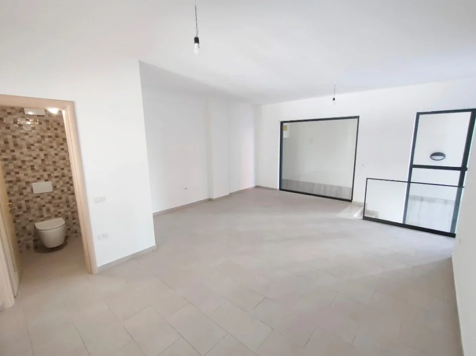 Tirane, shitet dyqan Kati 1, 45 m² 