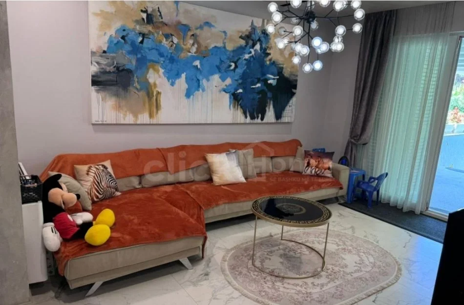 Durres, shitet Vile Gjiri Lalzit 4+1+Aneks+Ballkon , 400.000 €