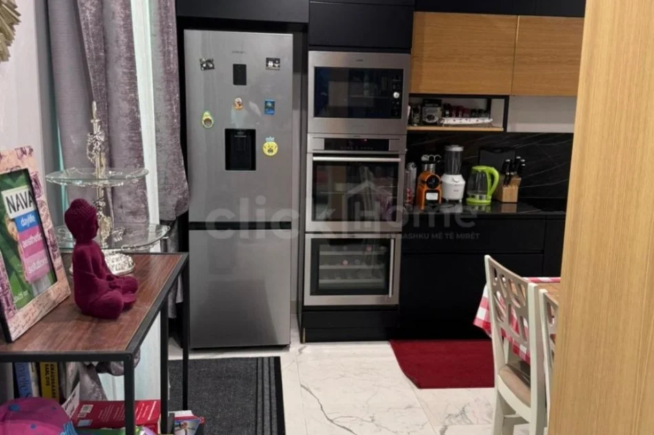 Durres, shitet Vile Gjiri Lalzit 4+1+Aneks+Ballkon , 400.000 €